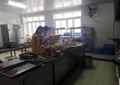 张传忠调查食品安全和市场供应