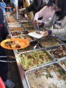 这家60岁的叔叔方便面店为什么这么受欢迎
