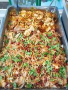 北京上地科技园在公共食堂有八个集体用餐