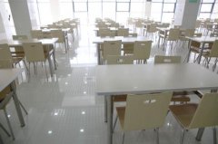 广东省食品药品监督管理局提醒游客尽量不要吃生海鲜