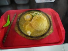 江西学校食堂发现带蛆的鸭肉