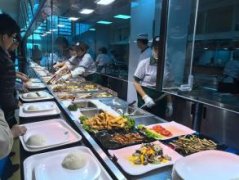 任何靠近平民桌的人都会过上更好的生活