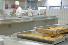 如何打破中学食堂的厨房垃圾上海市中学生来招生