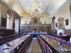 社区食堂价格实惠，方便人们舒适、温馨地用餐，并配有餐具