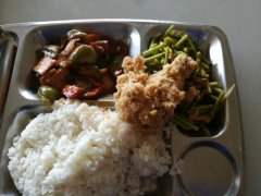 完成中小学食堂100个，10个项目，市政32个