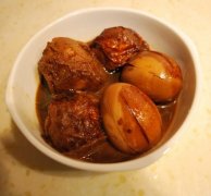 糖醋排各有其独特的生活：在桌子上，接受了地球的气体