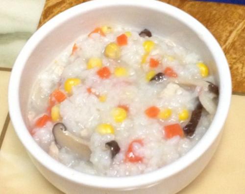 中膳食堂托管:香菇鸡肉粥的做法